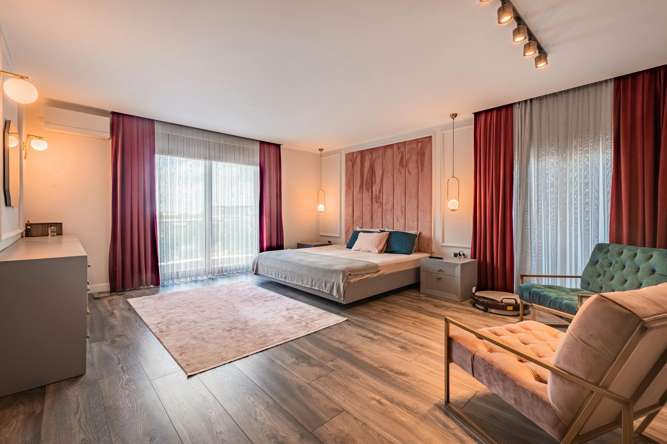 Warm bedroom prepared for quiet cooling